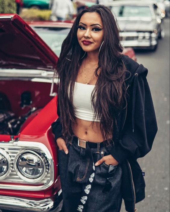 Chicana Chic (Chicana con Estilo)