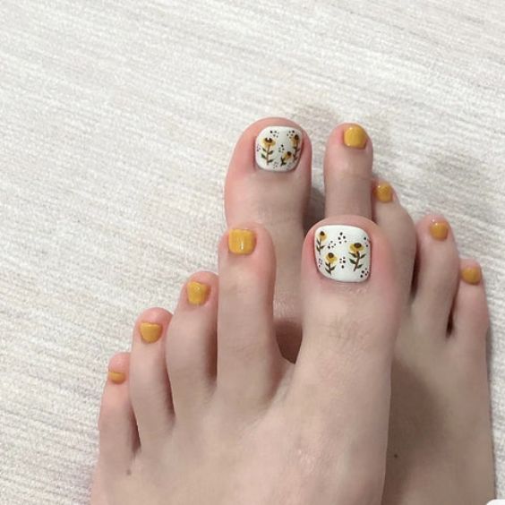 Daisy Garden Toe Nails
