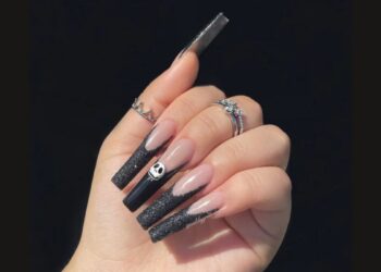 dark halloween nails