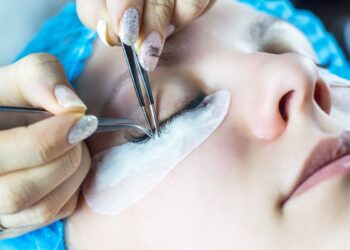 Difference Between Professional Eyelash Adhesive and Lash Glue