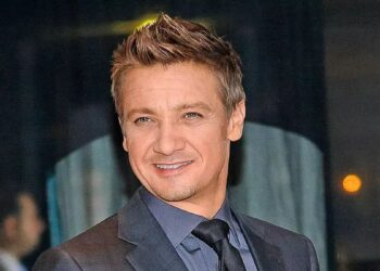 Is Jeremy Renner Gay?