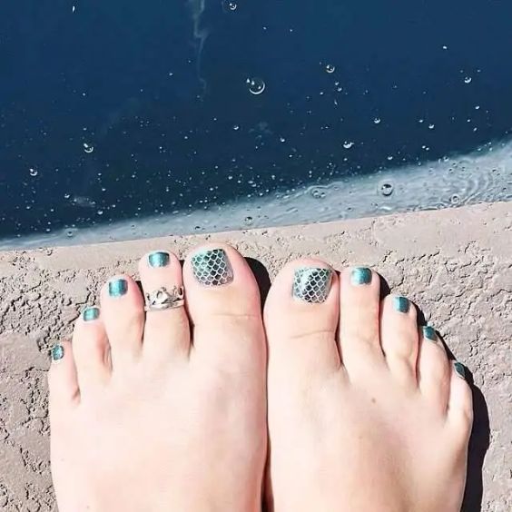 Mermaid Toe Nails