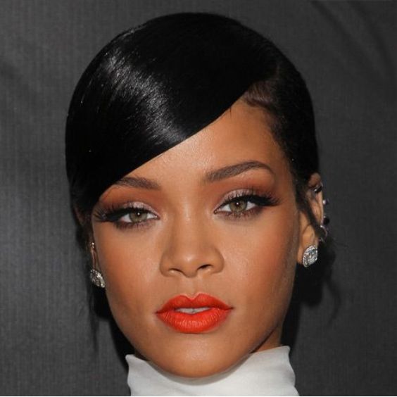 Rihanna’s Deep Side Part