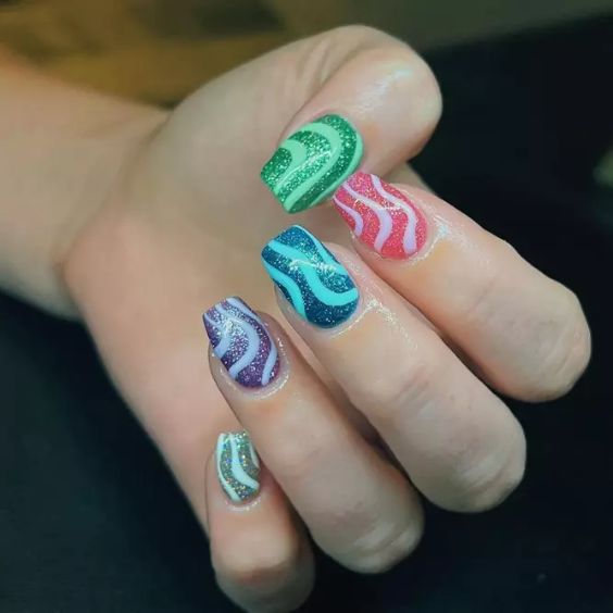 Swirls On Short Coffin Nails