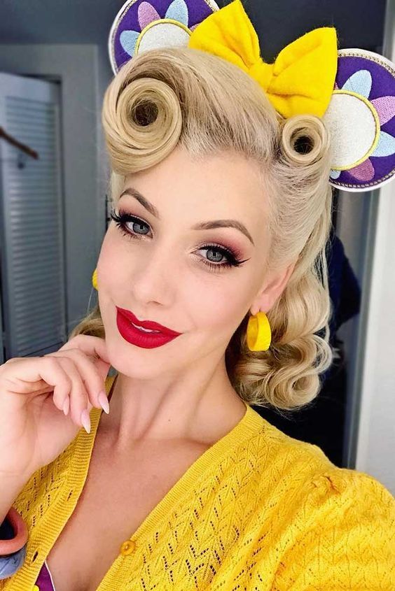 Victory Rolls for Short Hair