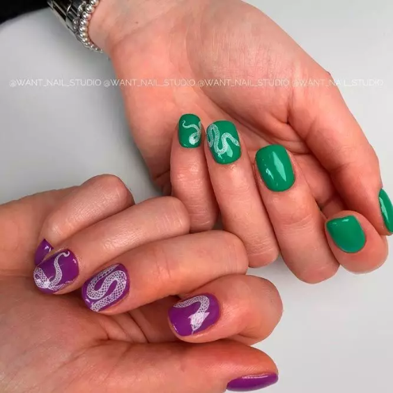 Two-toned Hands with Short Gel Nails